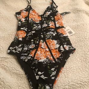 Cupshe one piece swimsuit. NWT